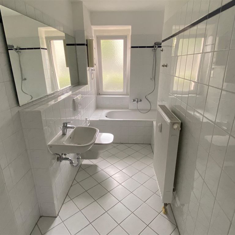 Ruhige Lage! Tolle 2-Zi. Whg mit Balkon, Bad mit Fenster! - Photo 1