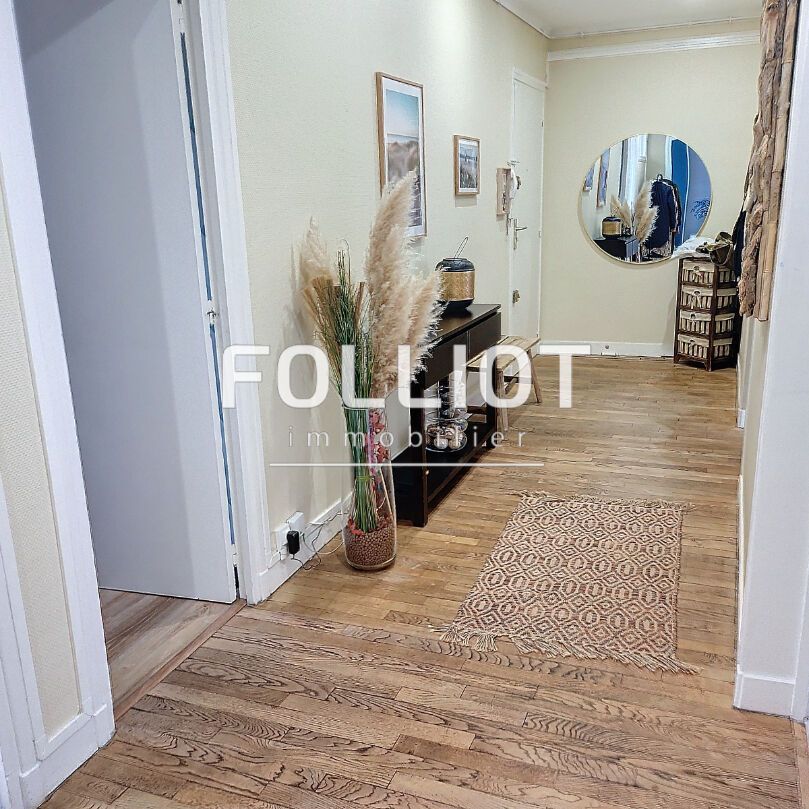 A LOUER - CENTRE VILLE DE VIRE - BEAU ET GRAND F3 DE 93 M� - Photo 1
