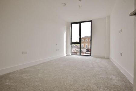 Kempton House, London Square, 122 High Street,TW18 - Photo 2
