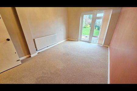 Room in a Shared House, Crownfield Avenue, IG2 - Photo 4