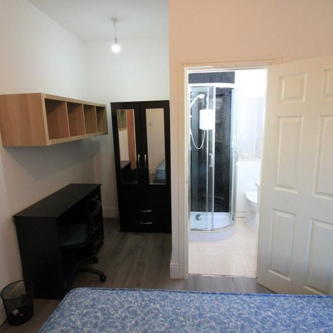 4 bedroom terraced house to rent - Photo 1