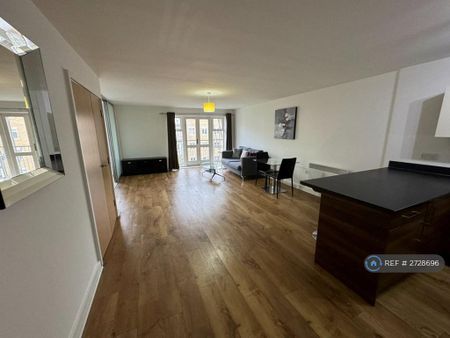 1 bedroom flat to rent - Photo 2
