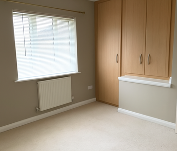 Two Bedroom House with Garden and Off-Road Parking for Two Cars, Go... - Photo 4