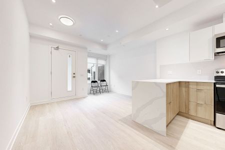 For Lease - 3069 Pharmacy Ave Avenue Unit# 7, Toronto, Ontario - Photo 2