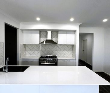 Modern Family Living in Prestigious Silverwoods Estate - Photo 6