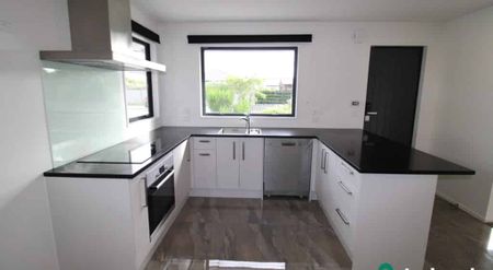 Lovely Three Bedroom Townhouse in Wigram - Photo 4