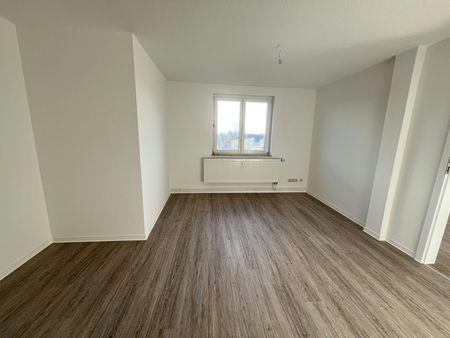 Dachgeschoss-Raumwunder – Einbauküche & Garten möglich - Photo 4