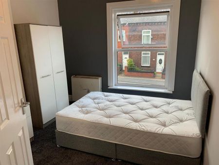 6 bedroom terraced house to rent - Photo 3