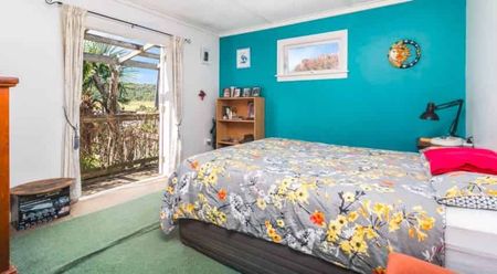 Charming 3BR Home with Grazing - Photo 2