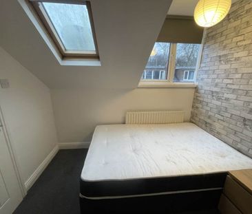 Glebe Avenue (H/S) (room 3), Kirkstall, Leeds - Photo 2