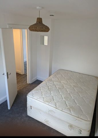 1 Bed Flat, Lauriston Road, E9 - Photo 3