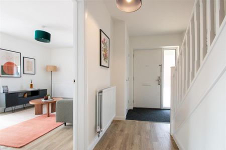 3 bedroom semi-detached house to rent - Photo 2