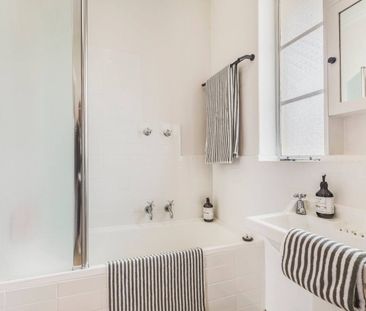 12/17 Queens Road, Melbourne, Vic 3004 - Photo 6