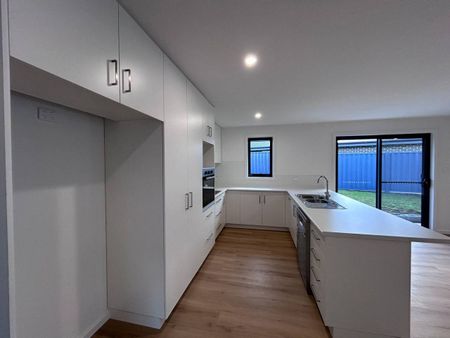 Live in the heart of Deloraine! - Photo 4