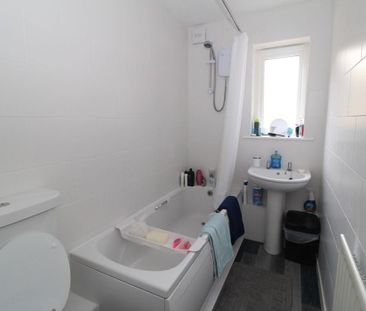 2 bed upper flat to rent in NE4 - Photo 6