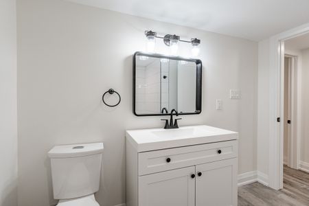 Bright 2 Bedroom Lower Unit in Welland! - Photo 4