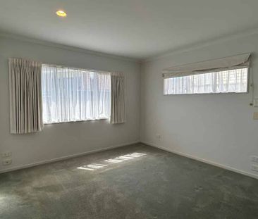 Sunny Three-Bedroom Family Home in the Heart of Howick Village - Photo 2