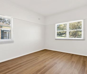 Recently refreshed family home - Photo 3