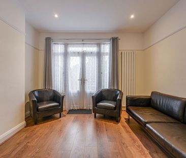 3 bedroom end of terrace house to rent - Photo 4