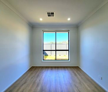 Cosy Coastal Home - Photo 4