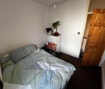 4 bedroom terraced house to rent - Photo 4