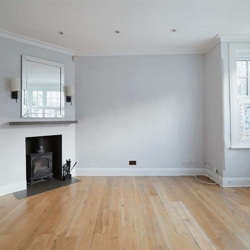 Riverview Grove, W4, London - Photo 1