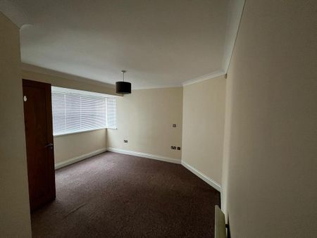 3 bedroom ground floor flat to rent - Photo 3