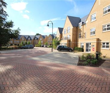 Queenswood Crescent, Englefield Green, Surrey, TW20 0AT - Photo 2
