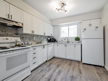 For Lease - 100 William Curtis Circle Unit# 54, Newmarket, Ontario - Photo 2