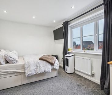 2 bedroom end of terrace house to rent - Photo 2