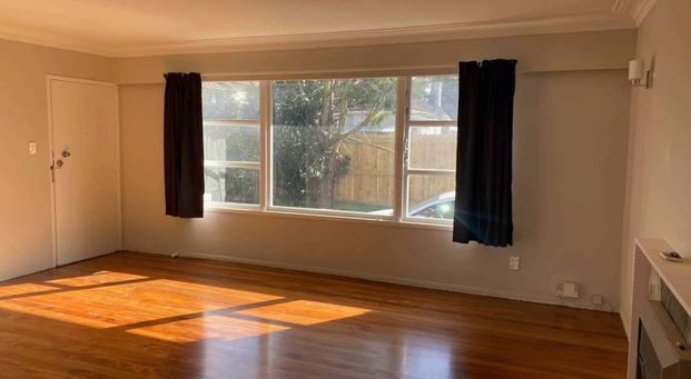 Charming 2 Bedroom 1 Bathroom Unit - Photo 1