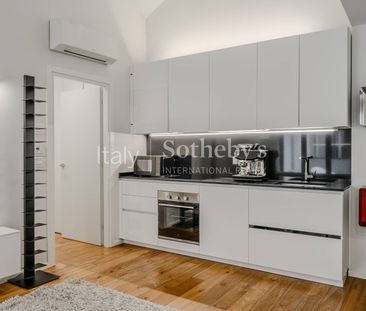 Elegant apartment with private courtyard in Turin centre - Photo 5