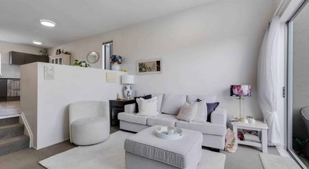 Charming 2-Bedroom House in East Tamaki - Photo 3