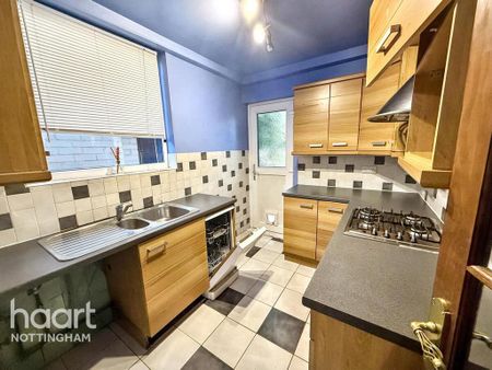 3 bedroom semi-detached house to rent - Photo 4