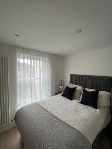1 Bed Flat, Battersea Park Road, SW8 - Photo 2