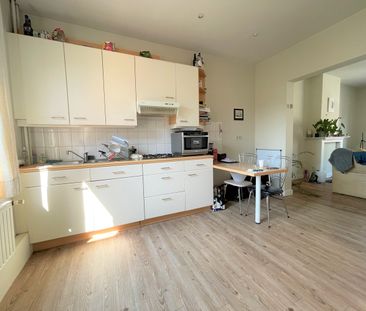 Duplex-appartement (101m²) met 2 slaapkamers, gelegen in centrum Ge... - Photo 2