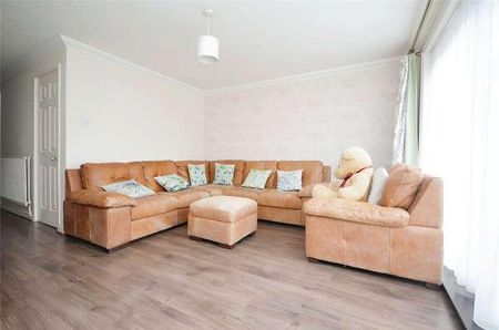 Taunton Road, Romford, Essex, RM3 - Photo 3