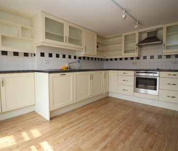 2 Bedroom Flat / Apartment to let - Photo 6