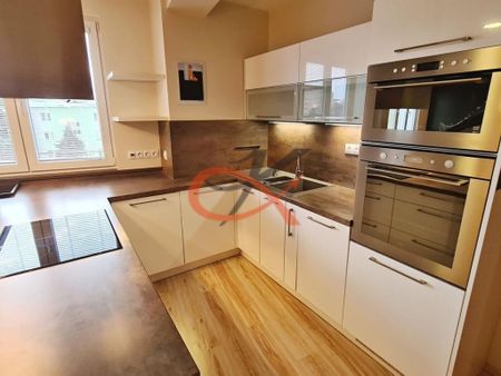 Pronájem bytu 2+1 74 m2 - Fotografie 3