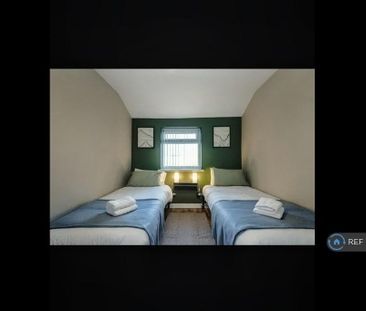 3 bedroom semi-detached house to rent - Photo 6