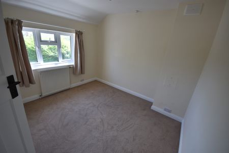 3 bed Semi-Detached - To Let - Photo 2