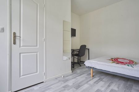 Anatole France Roommate 5 Bedrooms at Ronchin - Photo 4