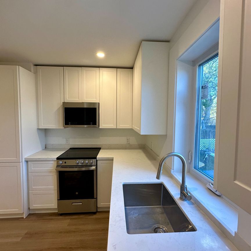 For Lease - 659 Vaughan Road Unit# 2, Toronto, Ontario - Photo 1