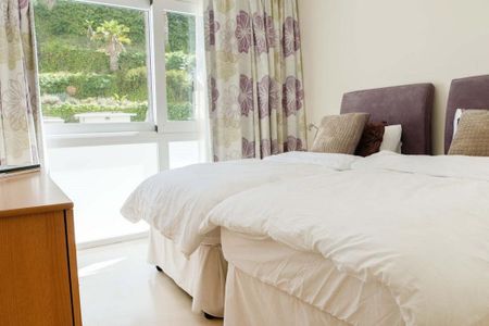 3 bedroom luxury Apartment for rent in Nueva Andalucia, Spain - Photo 2