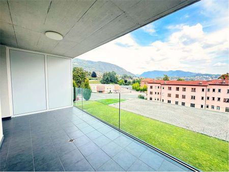 Luminous and fully furnished 2.5-room apartment with large terrace - Photo 2