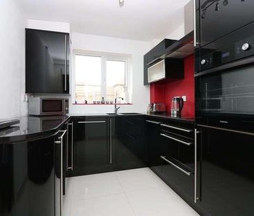 Kingston Avenue, Shoeburyness, Southend-on-sea, Essex, SS3 - Photo 3