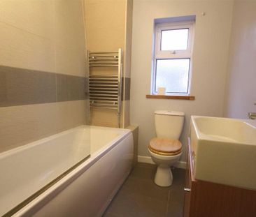 2 bedroom terraced house to rent - Photo 4