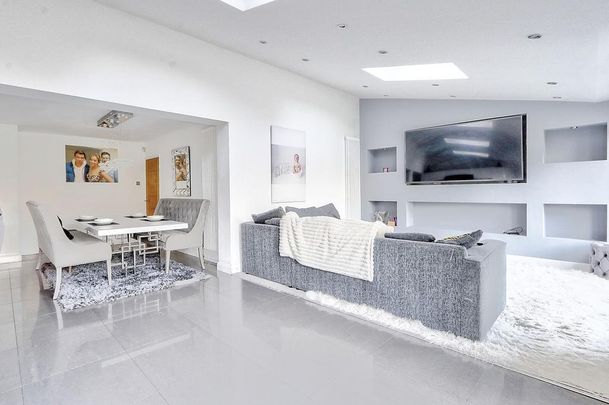 4 bedroom detached house to rent - Photo 1