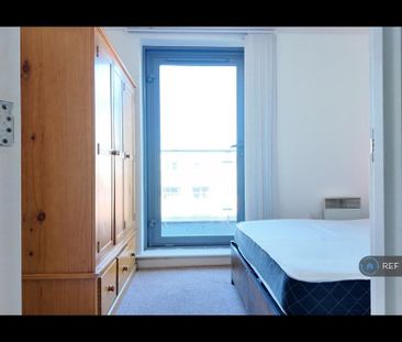 2 bedroom penthouse to rent - Photo 4