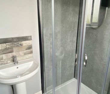 Newly Refurbished Ensuite Double Room Room 2 - Photo 5